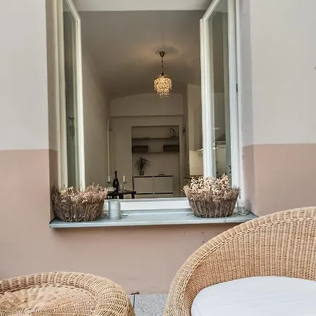 Quiet In The Center With Own Terrace Πράγα